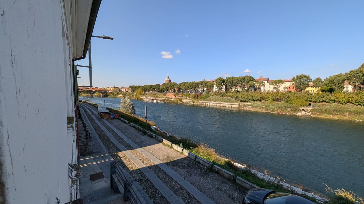 Cielo-Terra d’Incanto in Via Milazzo: Vista Fiume e Giardino