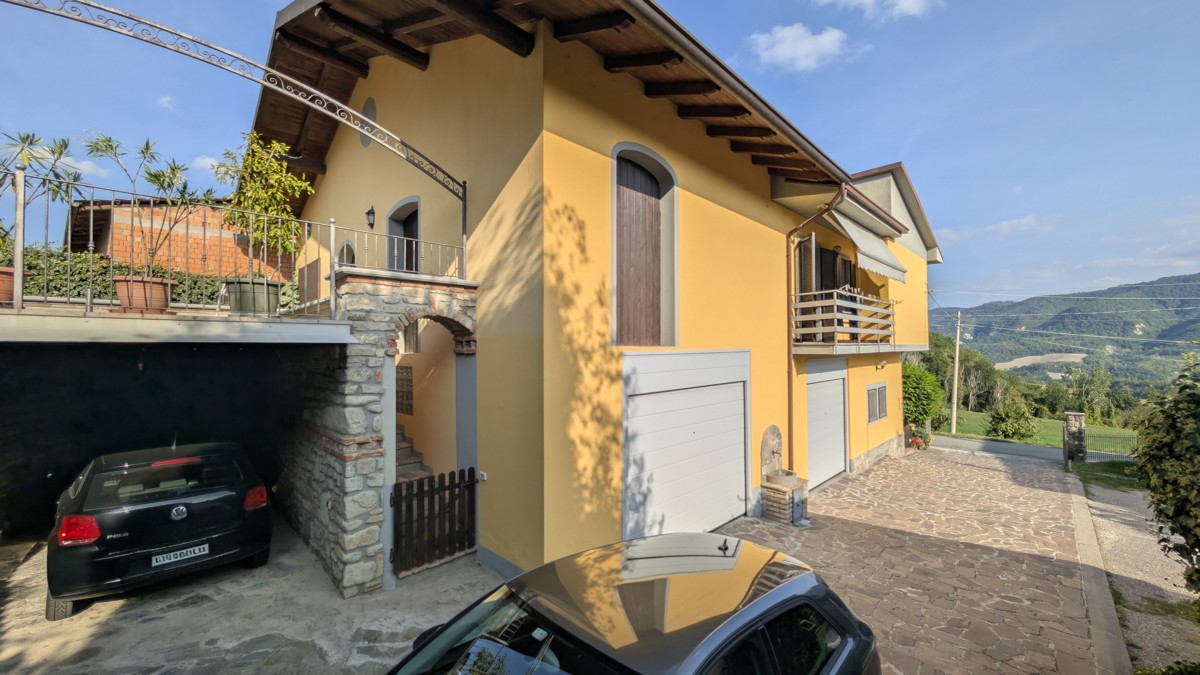 CASA INDIPENDENTE CON GIARDINO, DOPPIO ACCESSO CARRAIO E POSSIBILITÀ DI PIÙ UNITÀ ABITATIVE