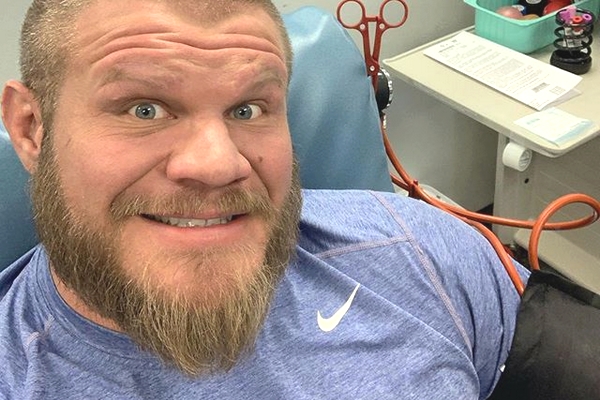 Lutador da PFL é suspenso por tempo indeterminado após acusação de agressão