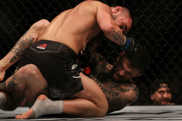 Munhoz ‘se escala’ para disputa de cinturão vago dos galos com Marlon Moraes