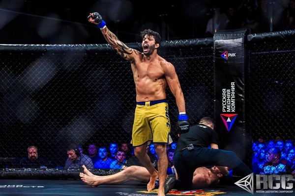 Viscardi Andrade é nocauteado por ex-campeão do Bellator em evento na Rússia