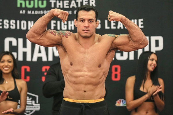 Vinny Magalhães é nocauteado no PFL; Ronny Markes vence, mas não leva pontos