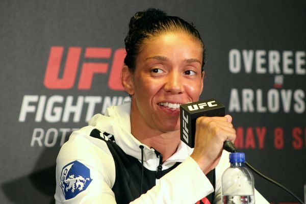 De Randamie nocauteia em 16 segundos na luta principal do UFC Sacramento