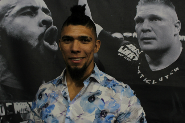 Johnny Walker prevê hipotética vitória sobre Ngannou: “Temos a mesma potência no soco”