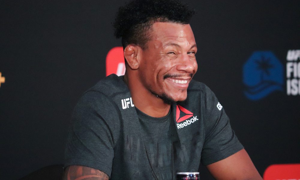 Alex ‘Cowboy’ exalta foco na preparação e avisa: “Estou de volta”