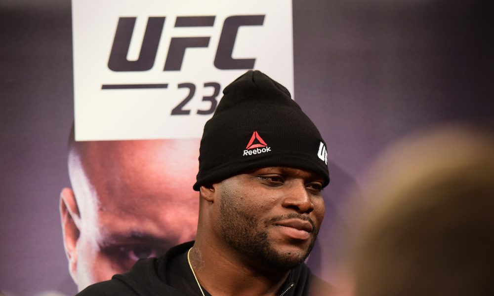 Peso-pesado do UFC passa por susto ao lado do filho em acidente de quadriciclo; veja