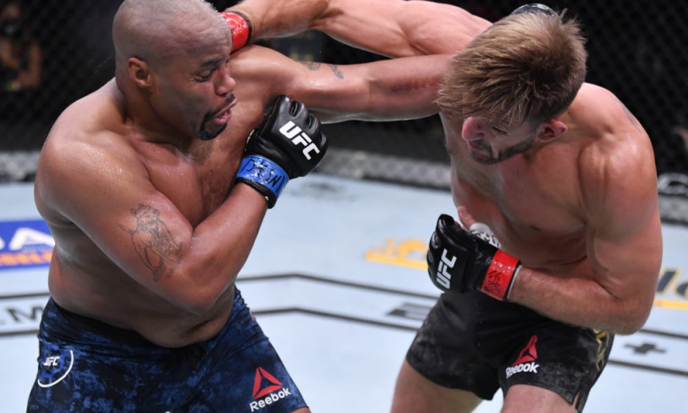 Principais estrelas do UFC 252 encabeçam lista de suspensões médicas do evento