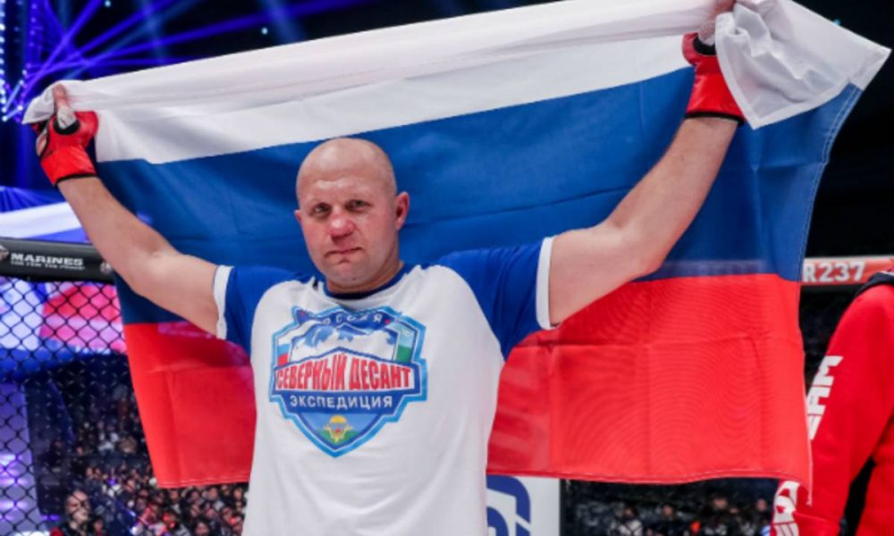 Fedor Emelianenko encara Tim Johnson em evento do Bellator na Rússia