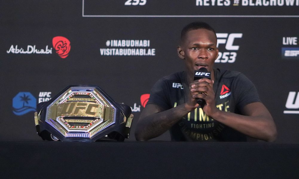 Adesanya explica como dominou jogo mental antes da disputa com ‘Borrachinha’