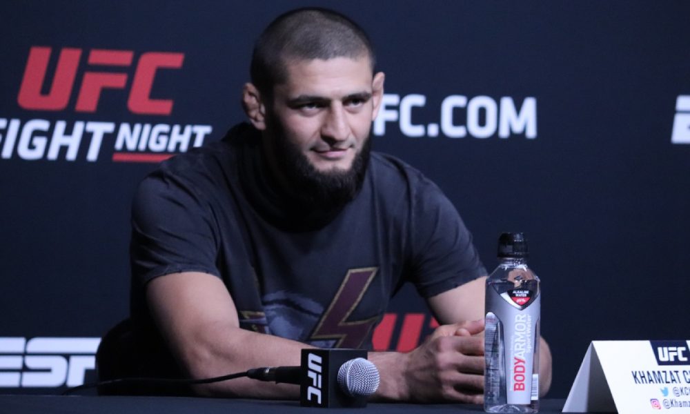 Nova sensação do UFC rouba a cena em primeira ‘mega coletiva’ desde início da pandemia