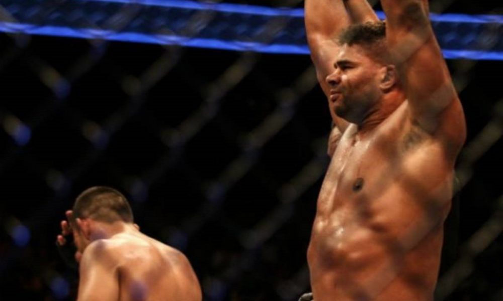 Overeem aprova Jon Jones nos pesados e diz que seria uma honra enfrentá-lo
