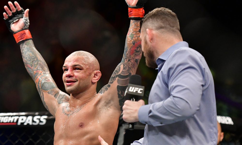 Thiago ‘Pitbull’ conquista cinturão do peso-médio de evento de boxe sem luvas