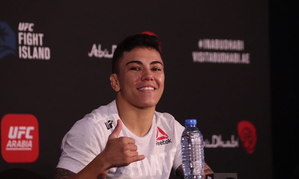De olho no UFC 255, ‘Bate-Estaca’ aprova chance de revanche contra Jennifer Maia
