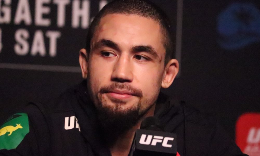Treinador de Robert Whittaker abre portas para duelo por título interino do UFC