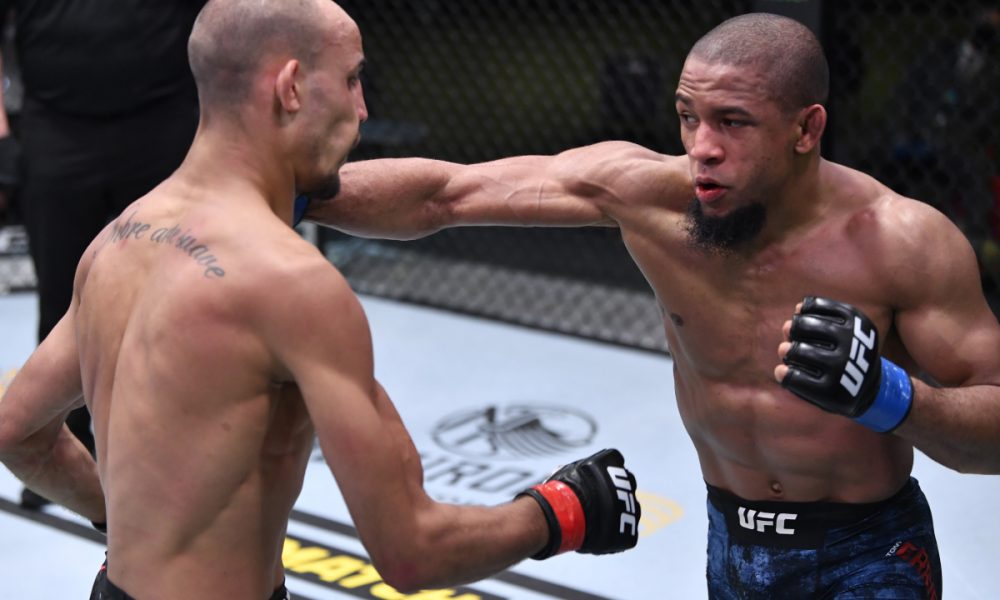 Americano domina Espartano no chão e brasileiro perde a 2ª seguida no UFC
