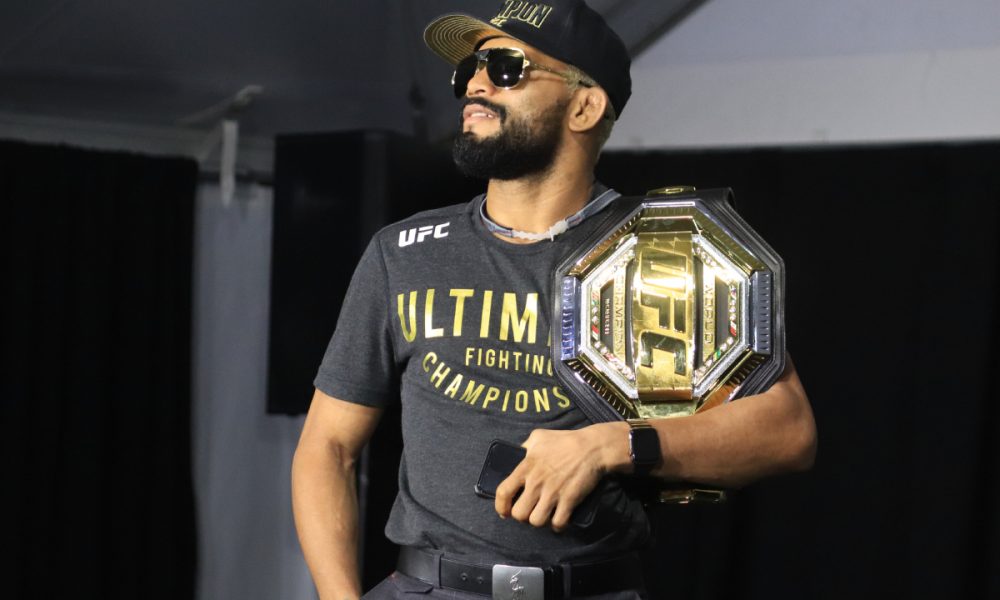 De olho no título dos galos do UFC, Deiveson aposta que finaliza o campeão Sterling