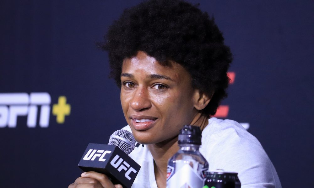 Angela Hill testa positivo para a COVID-19 e luta contra Tecia Torres é cancelada