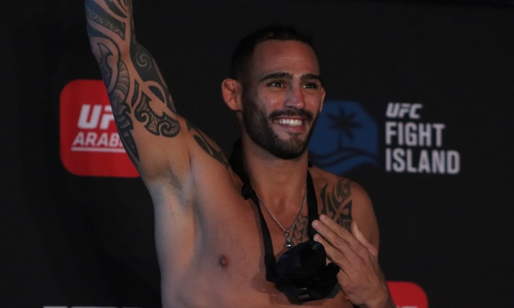 Último a se pesar, Santiago Ponzinibbio vence a balança e confirma retorno ao UFC