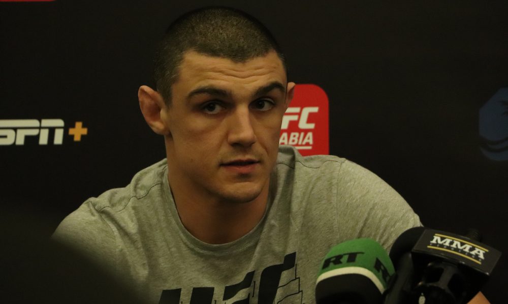 Lutador do UFC se revolta e deixa a coletiva de imprensa após nocautear adversário