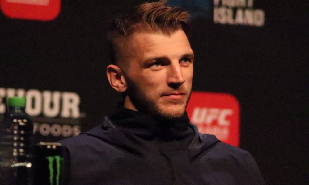 Hooker minimiza atuação de Makhachev e critica rival por “copiar” Khabib