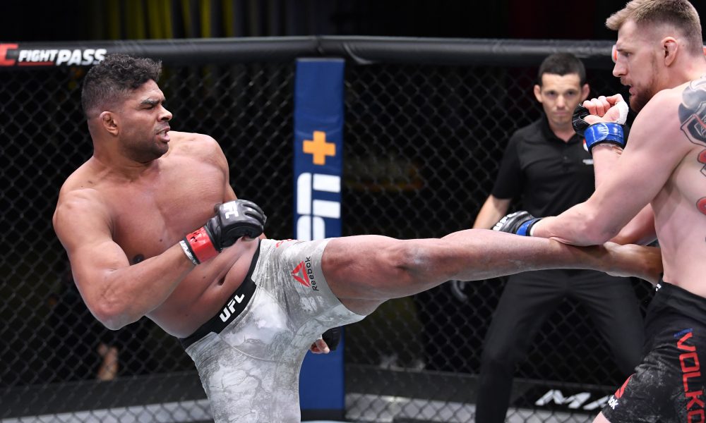 Overeem revela ter quebrado o nariz no primeiro round da luta contra Volkov