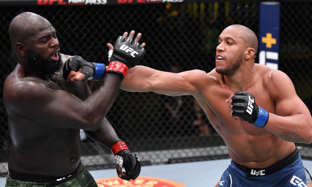Ciryl Gane mantém invencibilidade em duelo decepcionante no UFC Vegas 20