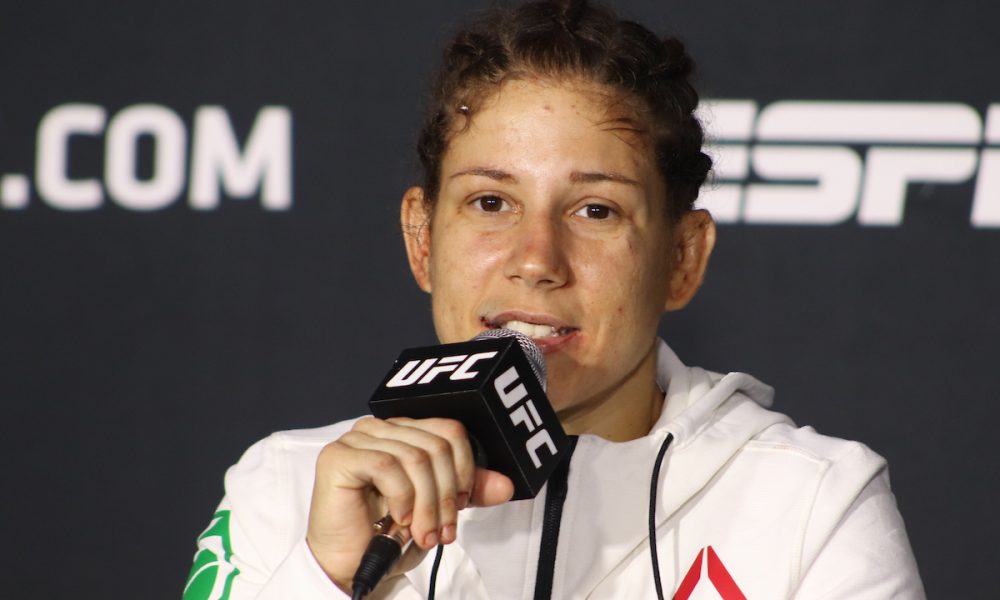 Em busca de ascensão, Karol Rosa desafia top-10 dos galos para luta no Brasil