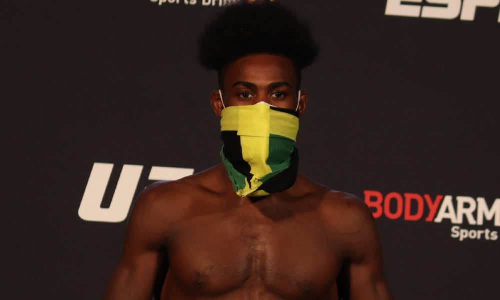 Prestes a lutar pelo título, Sterling provoca campeão do UFC: “Bateu em velhos”