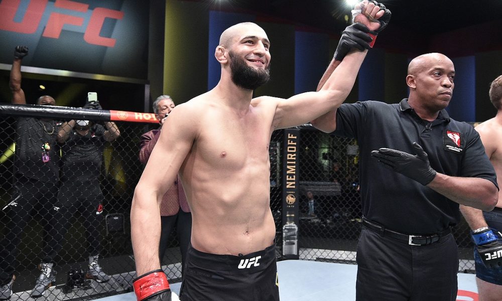 Sem luta marcada no UFC, Chimaev faz treinos em renomada equipe da Tailândia