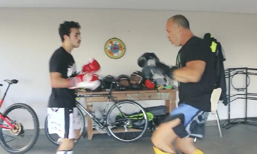 Ajuda de peso! Wanderlei Silva afia treinamentos de filho e ‘clima esquenta’; veja