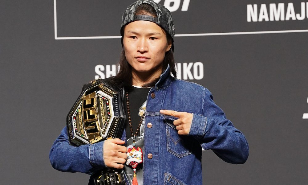 Após perder título do UFC, Zhang Weili muda o visual e fica quase irreconhecível; veja