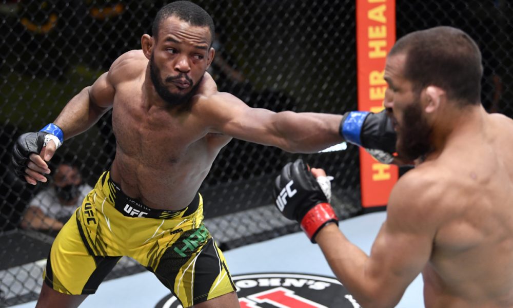 ‘Gringo brasileiro’, Carlston Harris desmaia rival em estreia no UFC