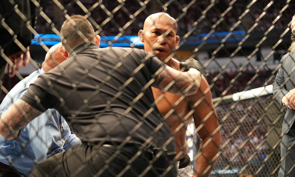 Ronaldo ‘Jacaré’ é finalizado pela primeira vez na carreira e deixa octógono lesionado