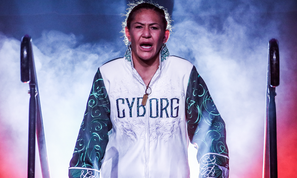 Cris ‘Cyborg’ parabeniza bicampeã olímpica de boxe por vencer estreia no MMA