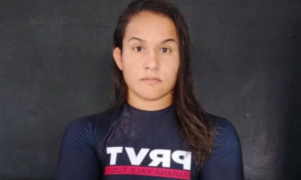 Jéssica Delboni se vinga de derrota polêmica e fatura o título peso-átomo do Invicta