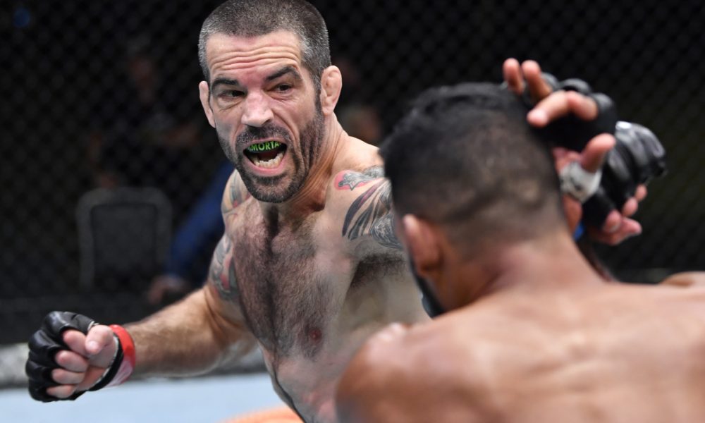 Matt Brown nocauteia Dhiego Lima em Vegas; Blindado vence duelo brasileiro
