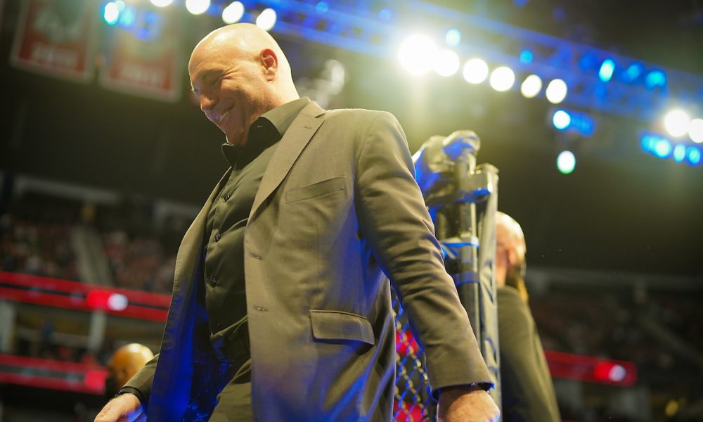 Joe Rogan elogia Woodley, mas indica que youtuber pode surpreender no boxe