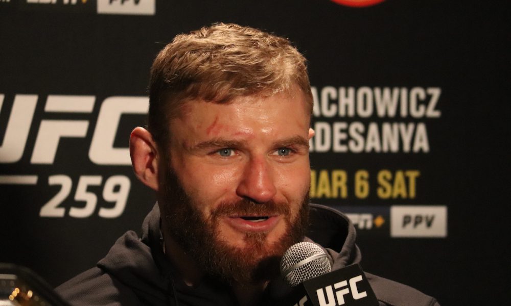 Blachowicz prega respeito para duelo com Glover: “Mostraremos como homens lutam”