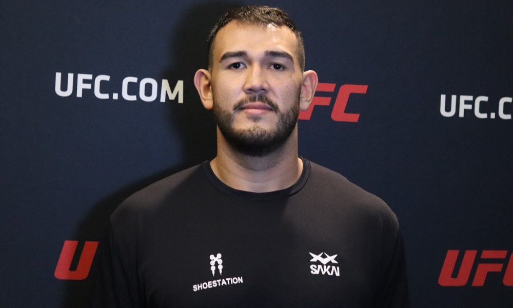 Sakai foca em movimentação e explorar a trocação para duelo com Jairzinho