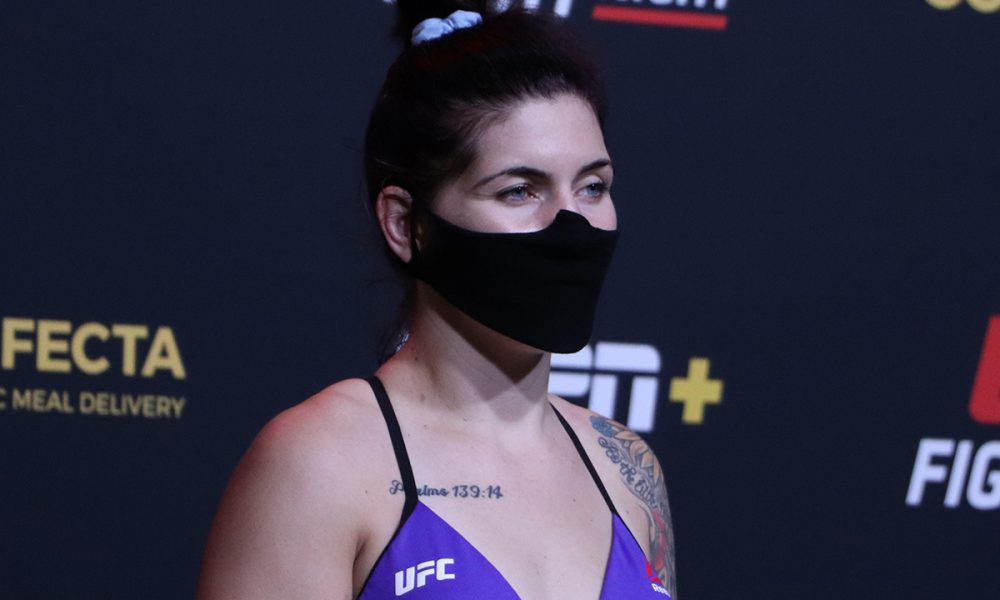 Lutadora do UFC relata surpresa por receber ajuda financeira de Jake Paul