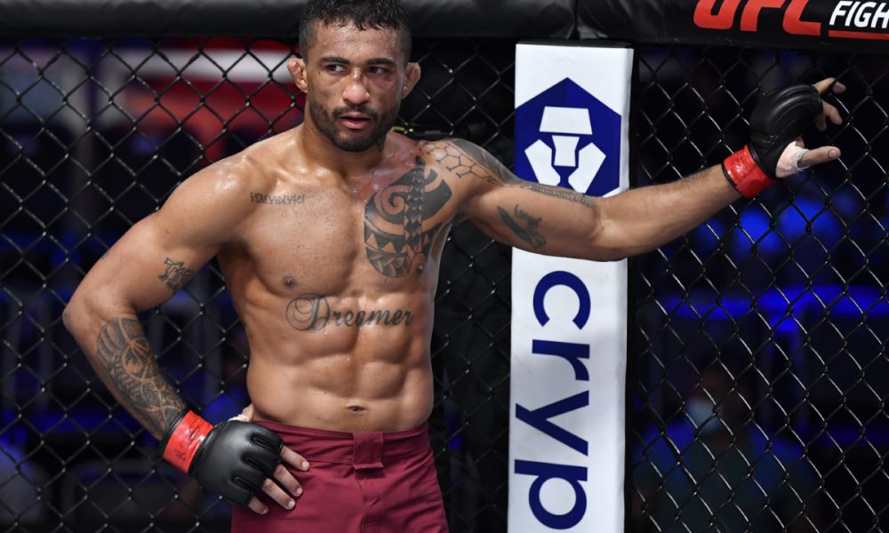 Joanderson ‘Tubarão’ vence luta que não acabou e assina contrato com o UFC