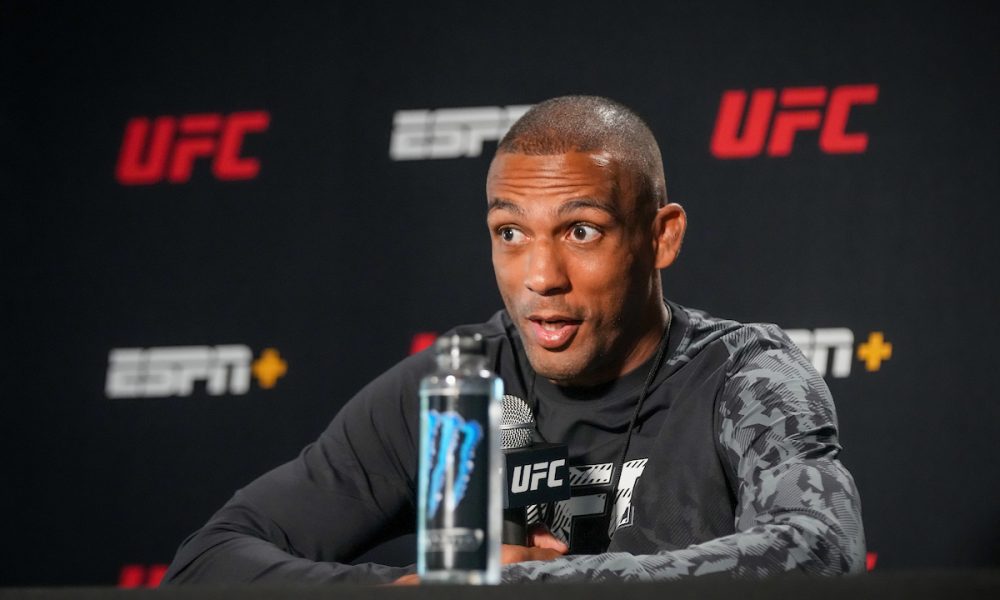 Edson Barboza perde posição no ranking dos penas após derrota no UFC Vegas 35