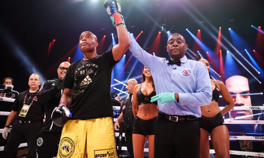 Show do Spider! Anderson Silva nocauteia ex-campeão do UFC em luta de boxe