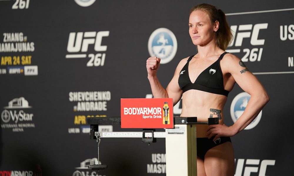 Valentina Shevchenko defende ring girls das críticas feitas por Khabib
