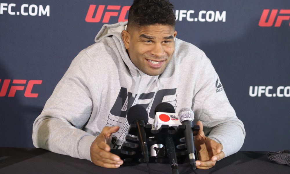 Overeem estipula prazo para se aposentar e revela título que faltou em sua carreira