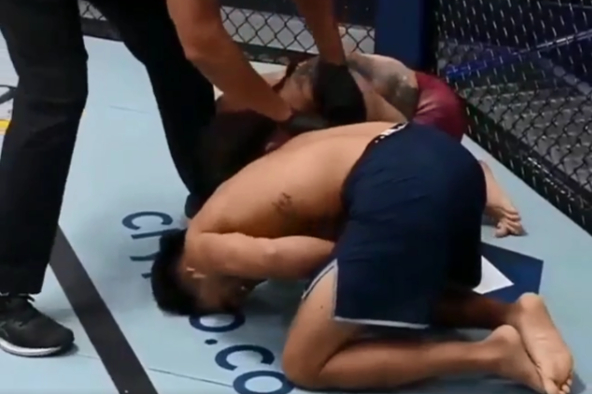 Golpe baixo simultâneo chama atenção em disputa no ‘Contender Series’; veja