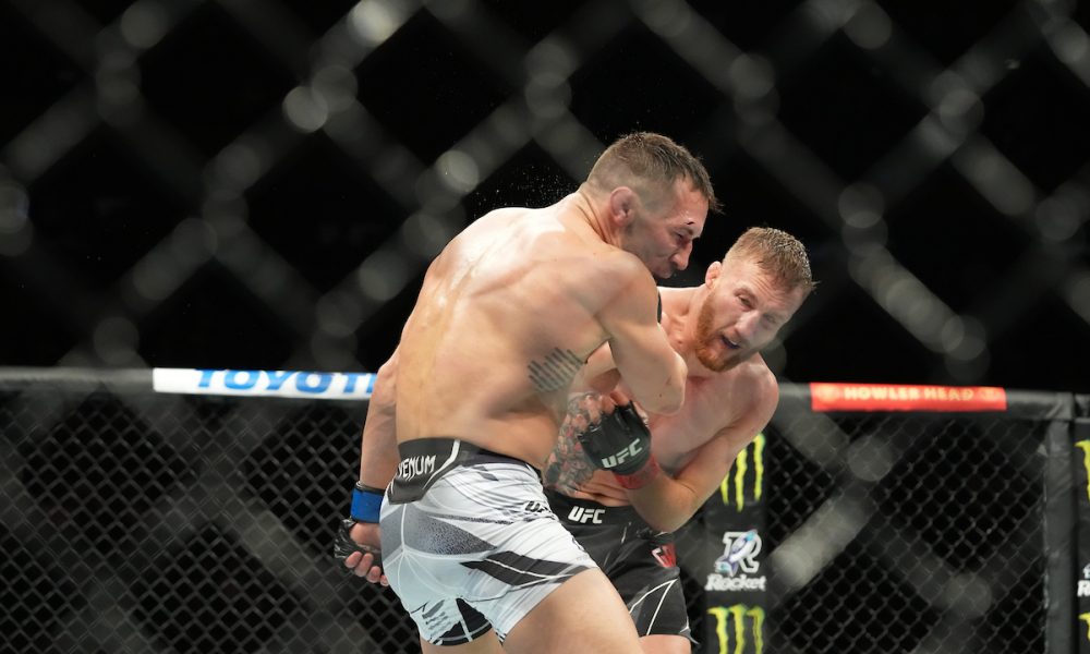 Em luta espetacular, Justin Gaethje leva a melhor sobre Michael Chandler no UFC 268