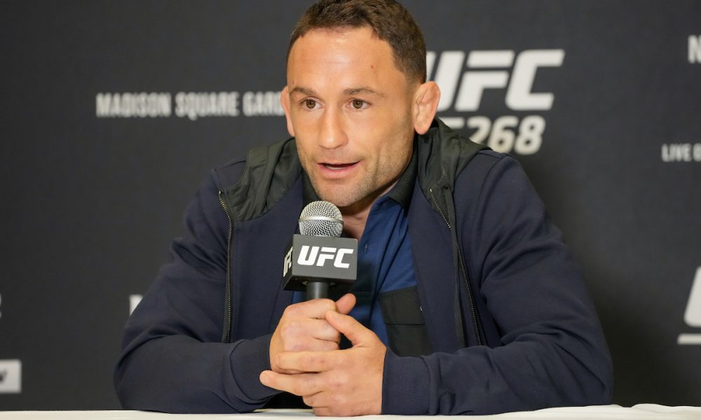 Hall da Fama do UFC, Frankie Edgar deixa a aposentadoria e estreia no boxe sem luvas