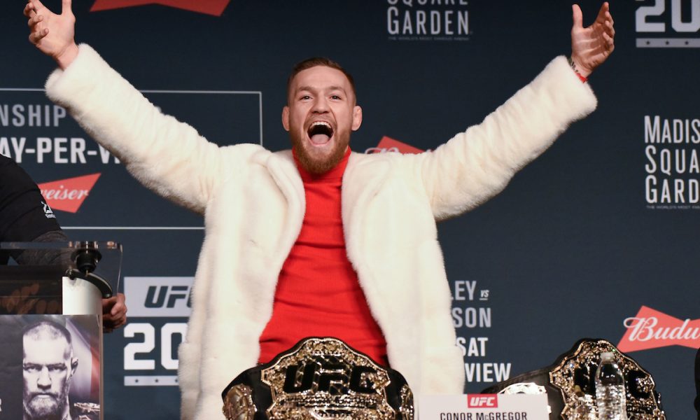 Conor McGregor se empolga e cogita comprar famoso clube de futebol inglês