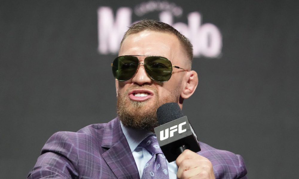 Conor McGregor questiona sua ausência no principal show da WWE